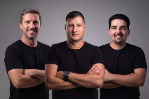 Darlan Lueders, Fernando Negrini e Hugo Dias, partners da Grand Thera, investem no Decision-Grade AI para ajudar empresas nas tomadas de decisão críticas.