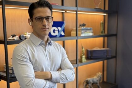 GX Capital usa três estruturas para investidores passarem pelo dólar eleitoral sem perder margem.