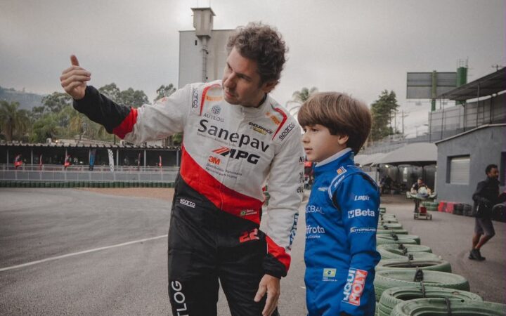 Daniel Lancaster acompanha estreia do filho.